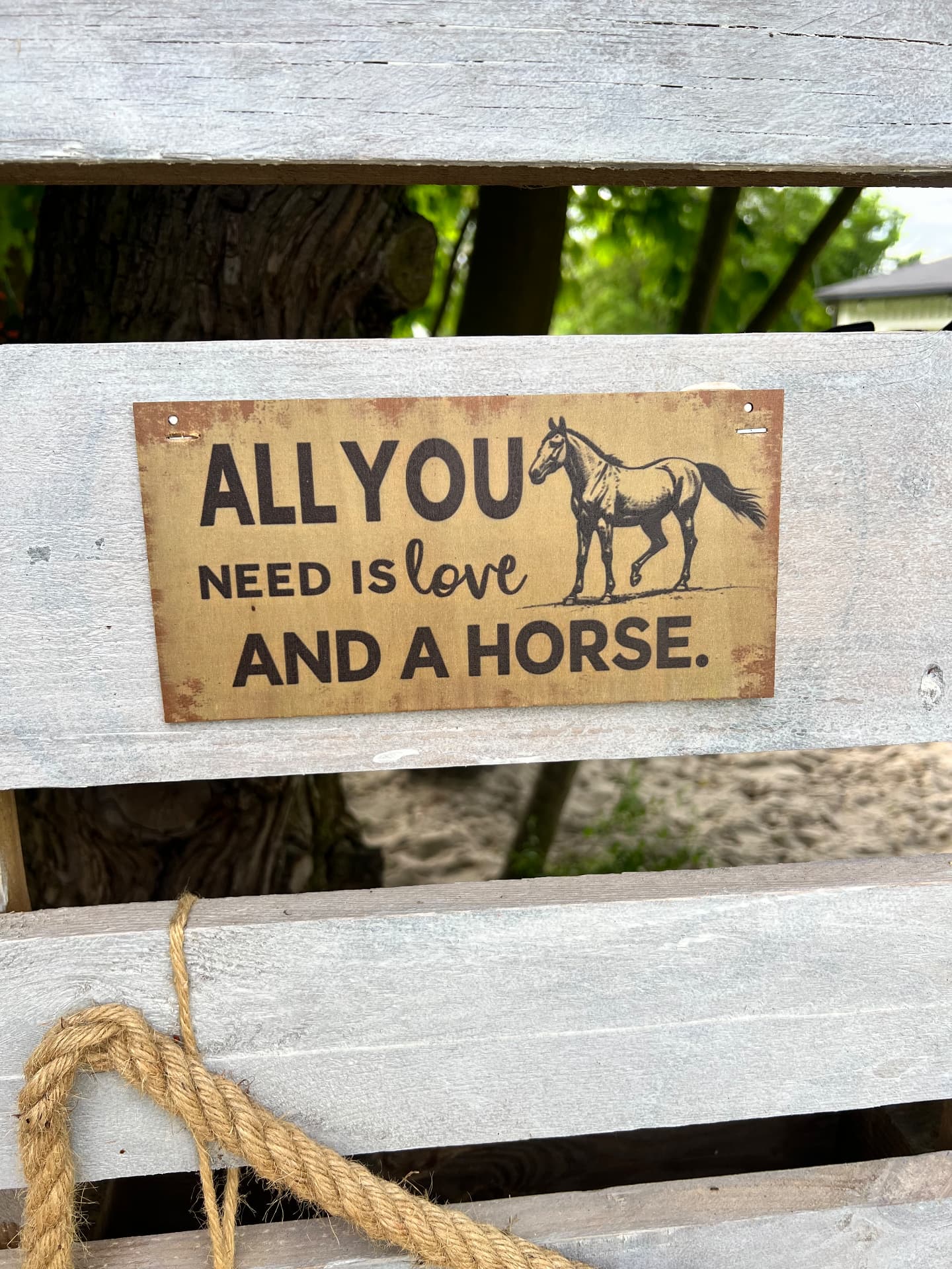 Tabliczka All you need is love and a horse w stajni
