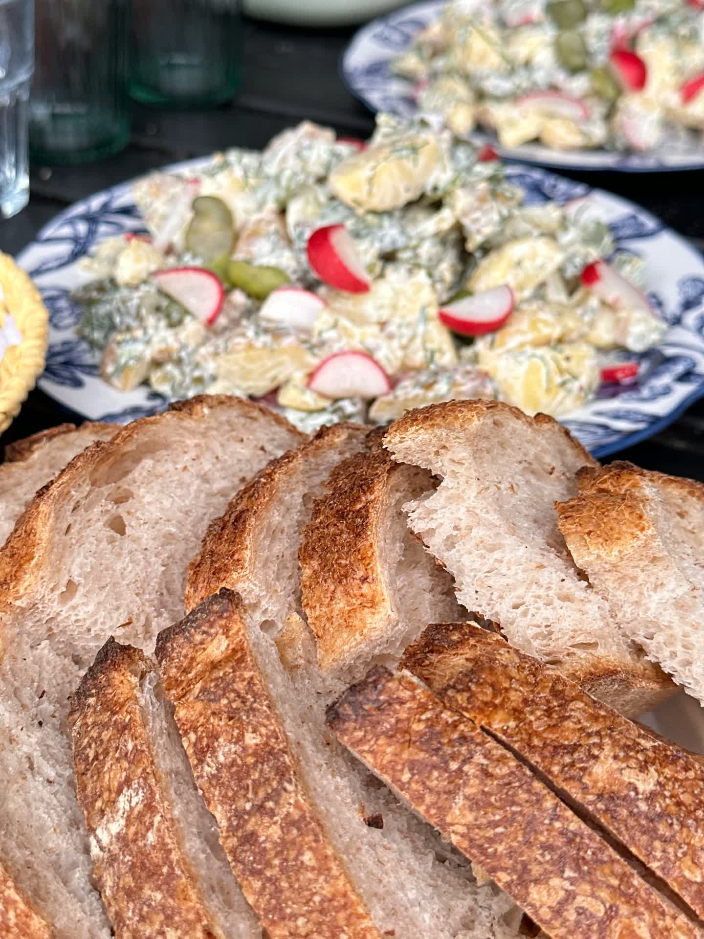 Dzikie śniadanie – lokalne produkty i zioła